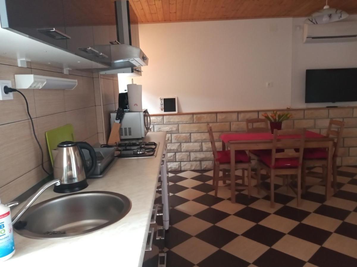 Apartments Tomina Donje Selo na Šolti Exterior foto