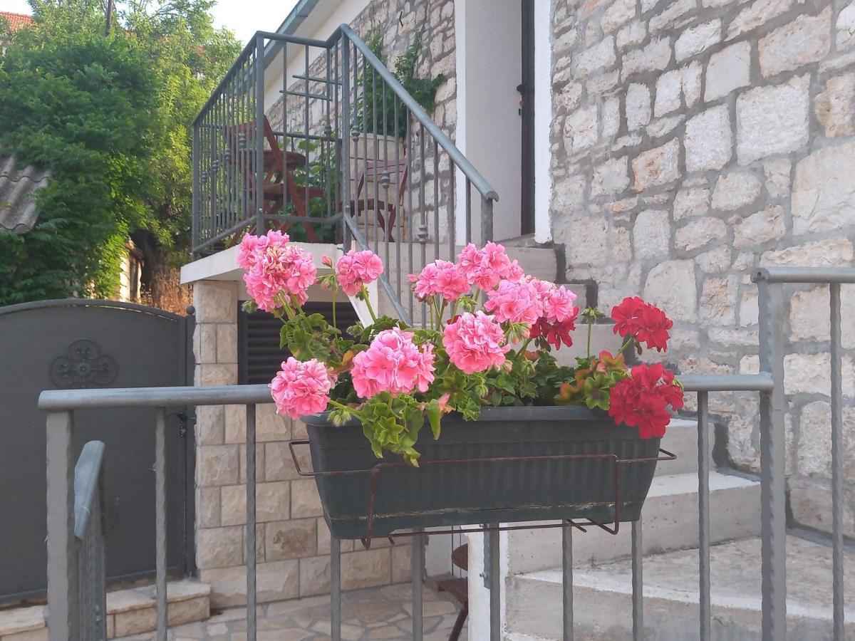 Apartments Tomina Donje Selo na Šolti Exterior foto