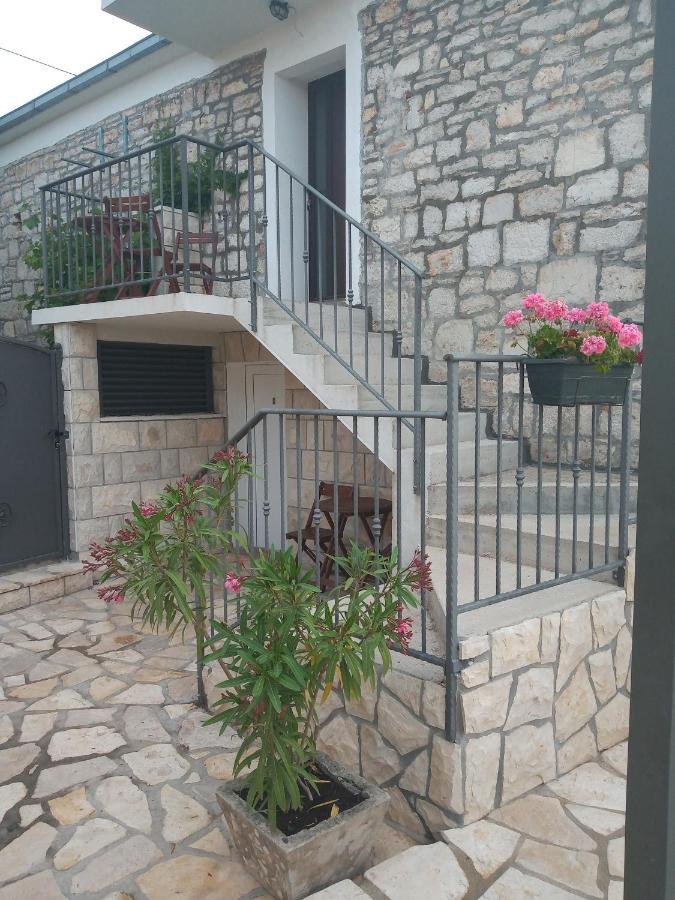Apartments Tomina Donje Selo na Šolti Exterior foto