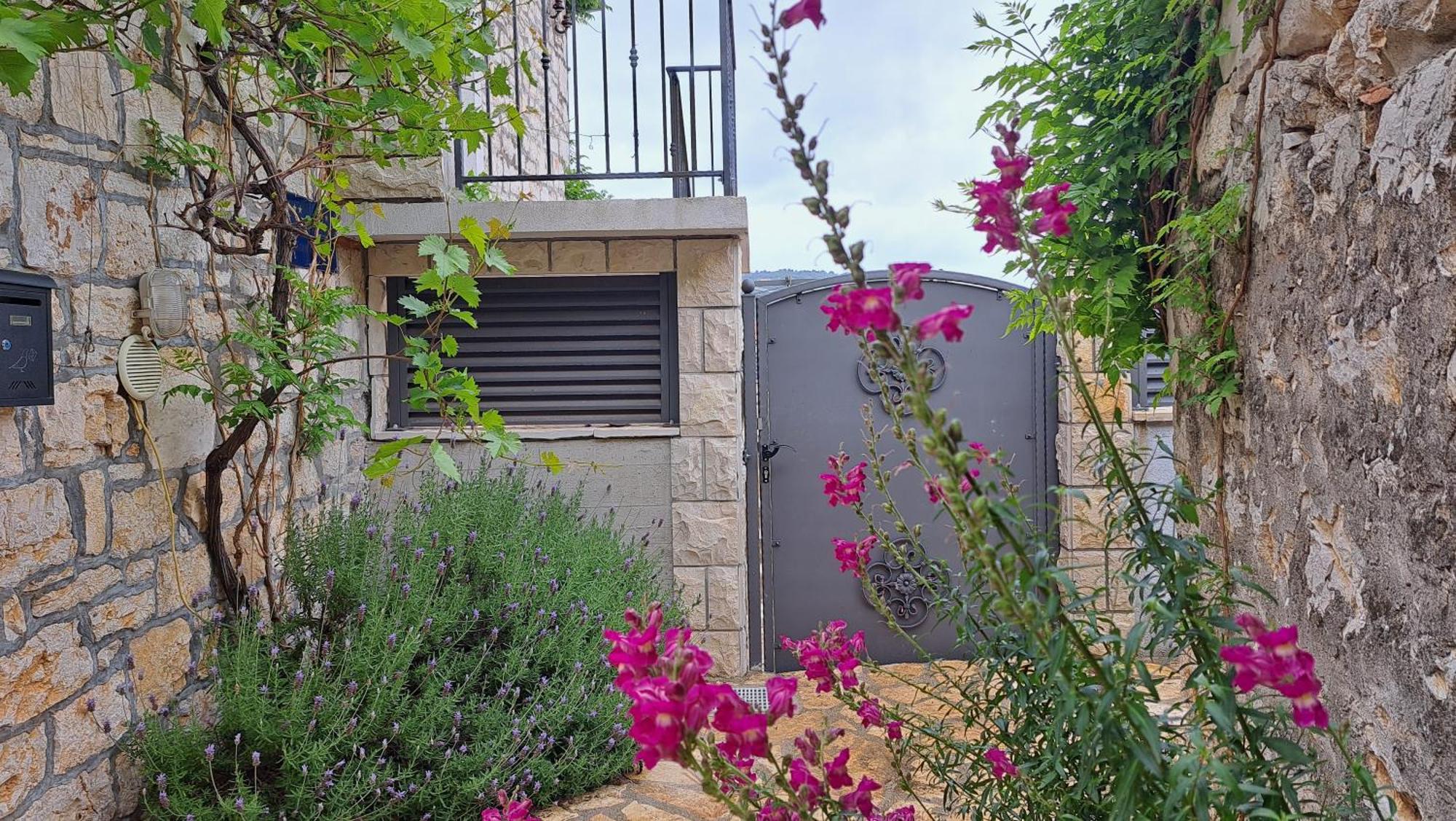 Apartments Tomina Donje Selo na Šolti Exterior foto